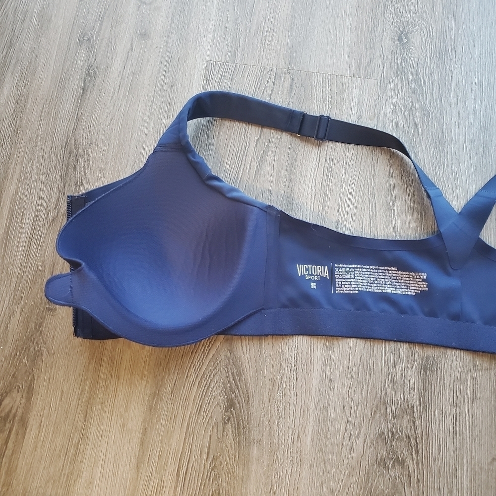 Victoria's Secret Sports Bra - Picture 6 of 7